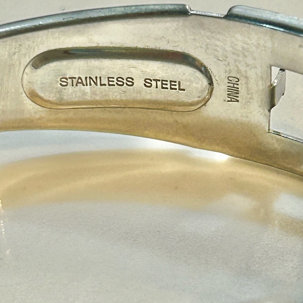 Tommy Hilfiger Unisex Bracelet
Stainless Steel Watchband Look - Picture 5 of 16